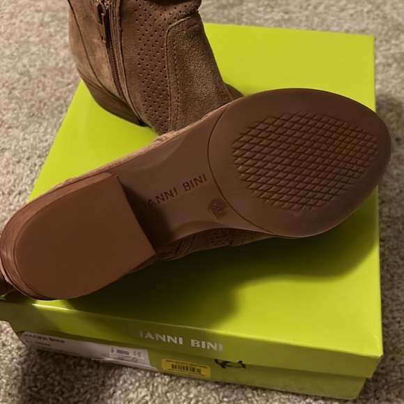 Gianni Bini Ankle Boots - Picture 4 of 7